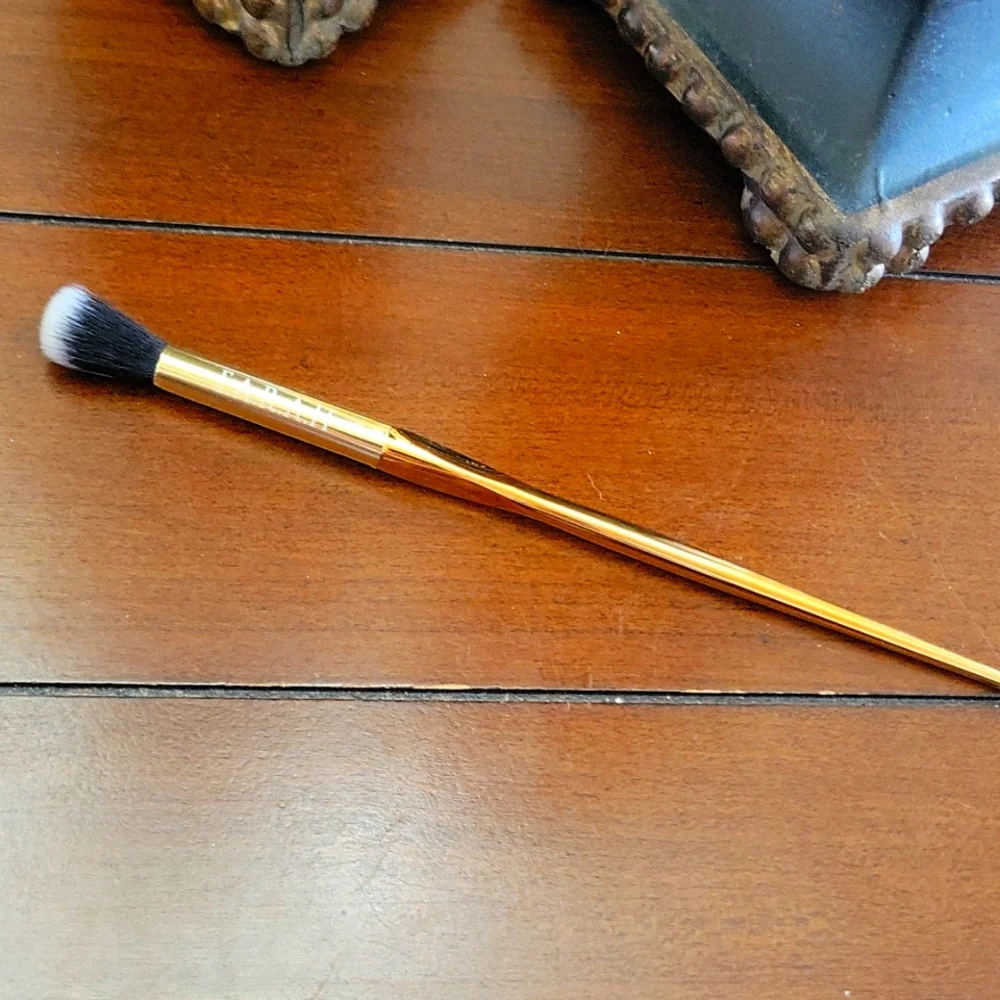 FARAH 😗 EYE BRUSH